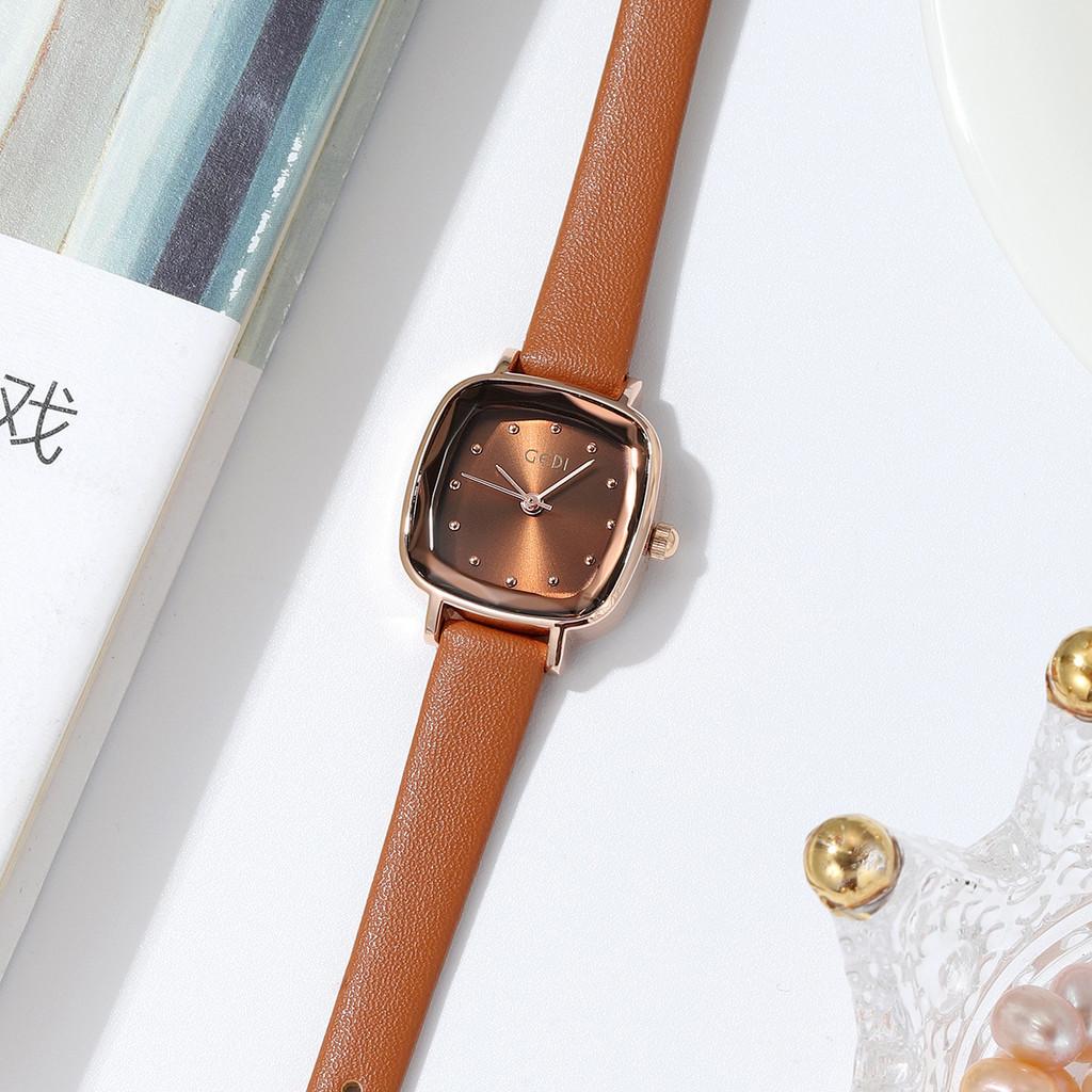 Vintage Ladies Quartz Watch With Leather Strap For Everyday And Gift Use
