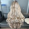 Parrucche Lunghe Honey Blonde 13x4 Lace Front Fibra ad Alta Temperatura Base Senza Colla Onde del Corpo Densità 150% Resistenti al Calore