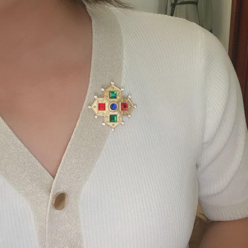 Vintage Antique-Style Gemstone Brooch for Men and Women - Party Dress Accessory