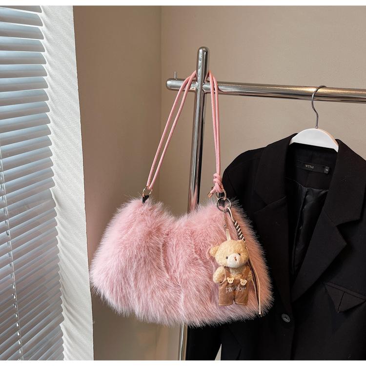 2025 new trendy fashion autumn and winter plush bag versatile large capacity underarm women's bag Korean version niche shoulder messenger bag