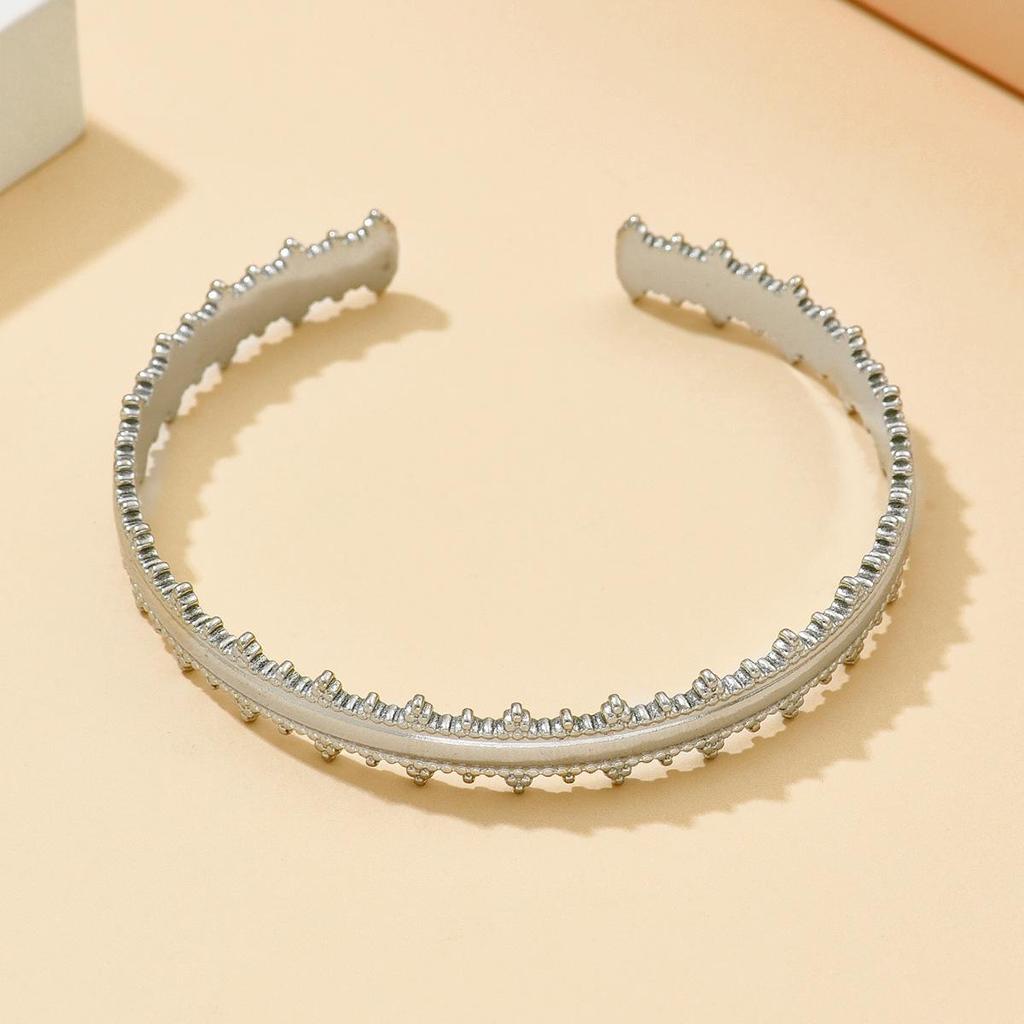 Stainless Steel Crown Bangle for Women - Retro Court Style, 18K Gold Plated Jewelry
