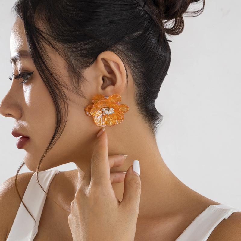 Fresh Fantasy Scallop Flower Earrings with Inlaid Pearls