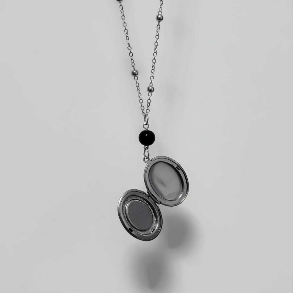 Goth Altsilber Dreifache Mondgöttin Mysteriöse Krähe Ovaler Anhänger Halskette für Frauen Halloween Pagan Hexe Hexerei Schmuck