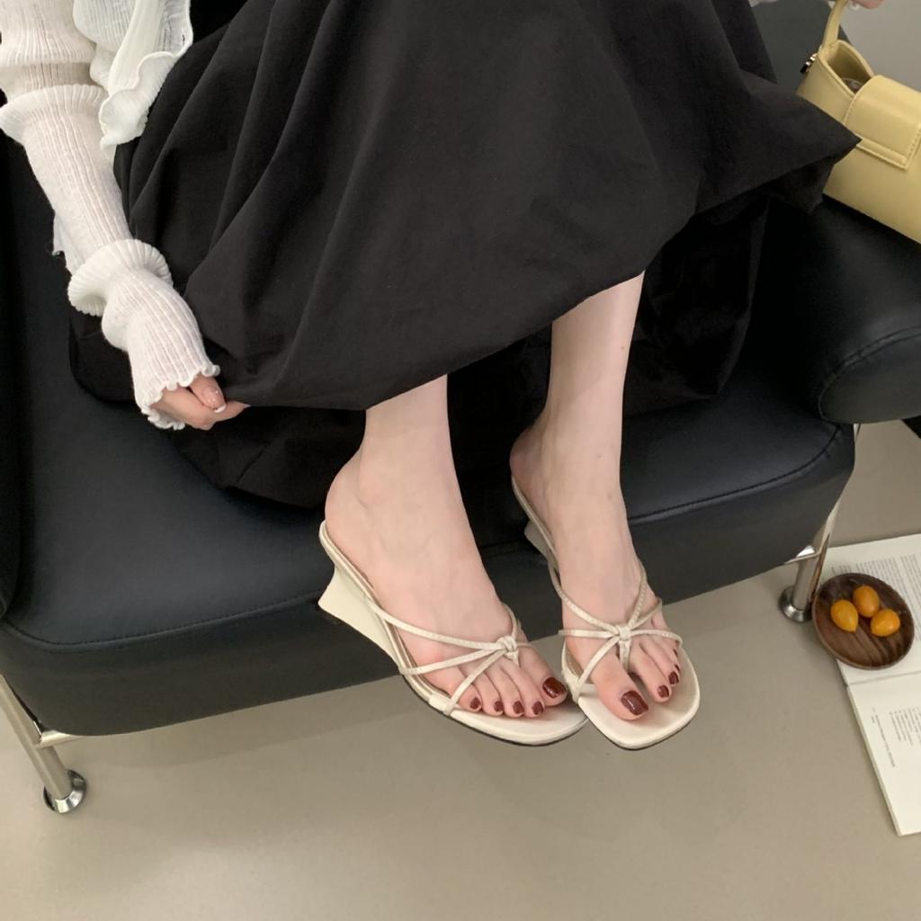 2025 summer new thin strap combination square head clip foot flip-flop slope heel middle heel wear women's sandals high heeled slippers