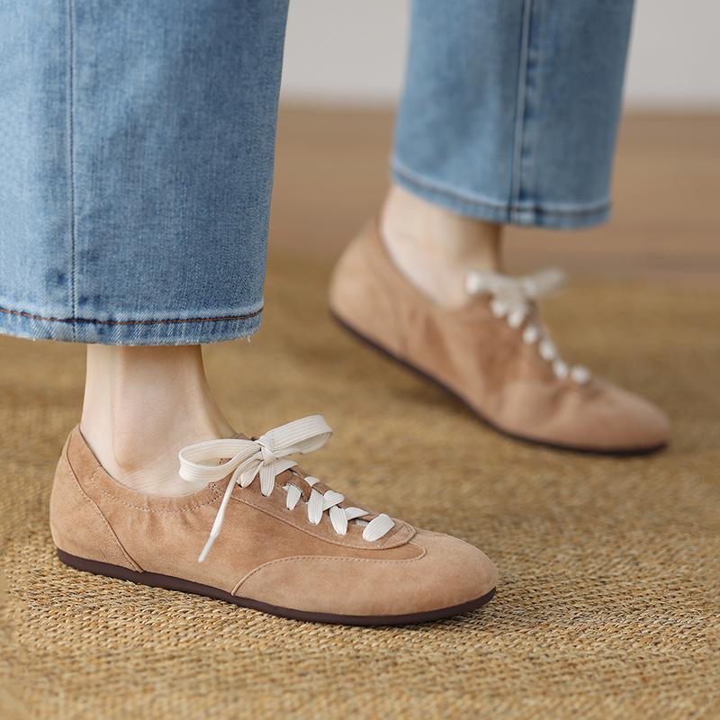 Мода 2025 Новые весенние женские туфли-лодочки с круглым носком и низким каблуком из натуральной кожи Женская обувь Лаконичная женская обувь с увеличенной внутренней частью