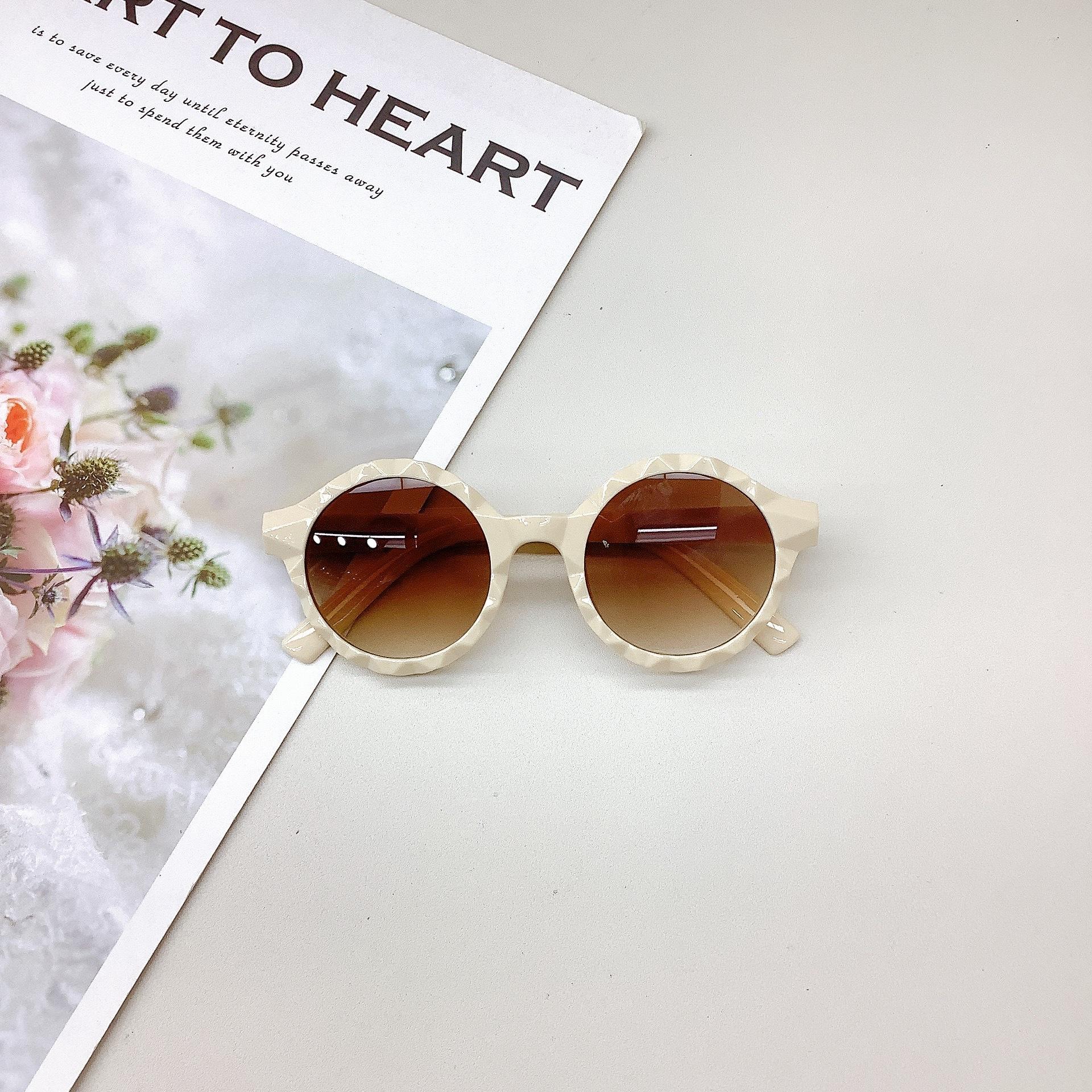 

Модные детские солнцезащитные очки с круглой оправой для девочек, симпатичные солнцезащитные очки для защиты глаз, вогнутая форма, защита от ультрафиолета, очки для мальчиков бежевый