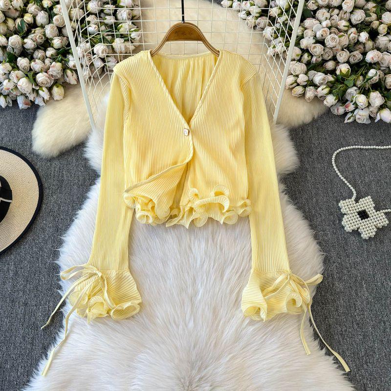 

Блузка с оборками во французском стиле, V-образным вырезом, сборками, объемной отделкой, завышенной талией, новинка осени и зимы 2025, коварная женская одежда Yellow One size