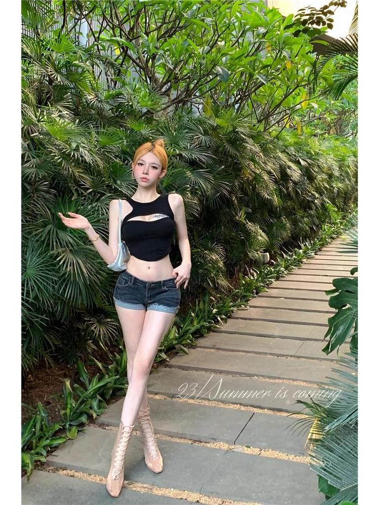 Damen Retro Denim Shorts mit niedrigem Bund - Schlankmachend, Rollsaum, Petite-Passform, Würziges Styling