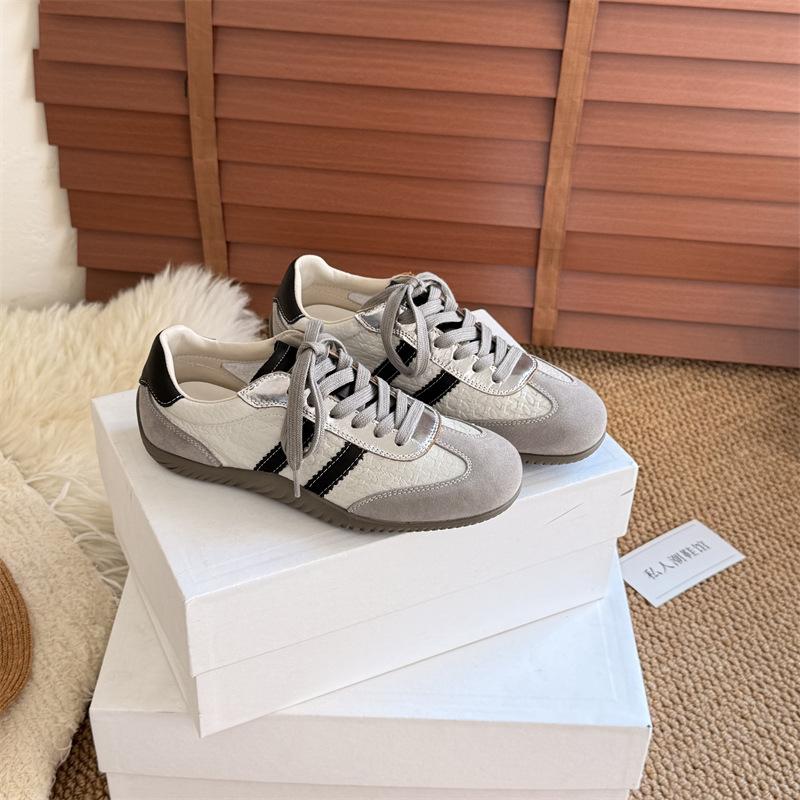 

Осенью 2025 года новые универсальные кеды в ретро-расцветке на мягкой подошве удобны в носке, а тренировочные кроссовки Argand - для улицы 40