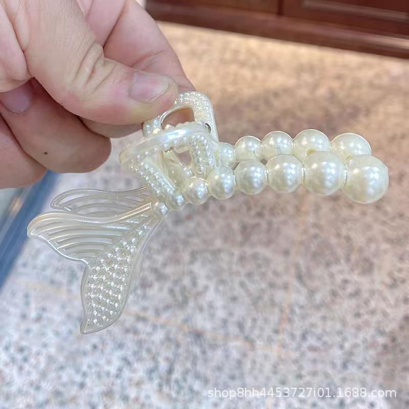 Large Pearl Hair Claw Clip Women Back Of Head Stylish Geometric Accessory Fashionable Bun Holder Korean-Inspired