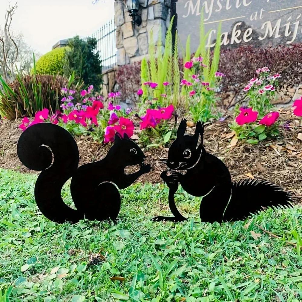 Rabbit/Squirrel Figurines Hollow Dust Proof Wrought Iron Realistic Rabbits Art Sculpture for Garden Party Decor Metal Home Yard