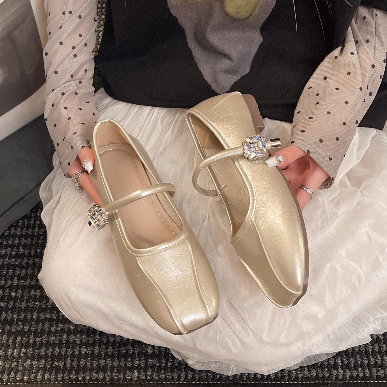 

Mary Jane one-word belt women s fashion versatile single shoes, spring and summer 2025 new soft-soled comfortable flat-soled beanie shoes 40 золотой