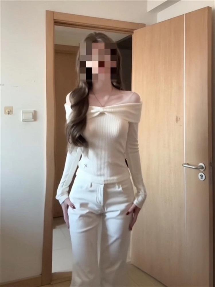 Elegant Spicy Mesh Patchwork Off-Shoulder Long-Sleeve T-Shirt - Slim-Fit Spring/Autumn Top for Women
