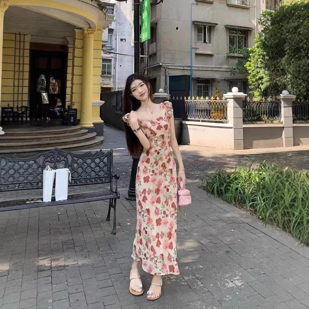 2026 New Summer Gallery Vacation Style Small Flying Sleeves Slim French Retro Slim Slim Dress Coffee Break Dress