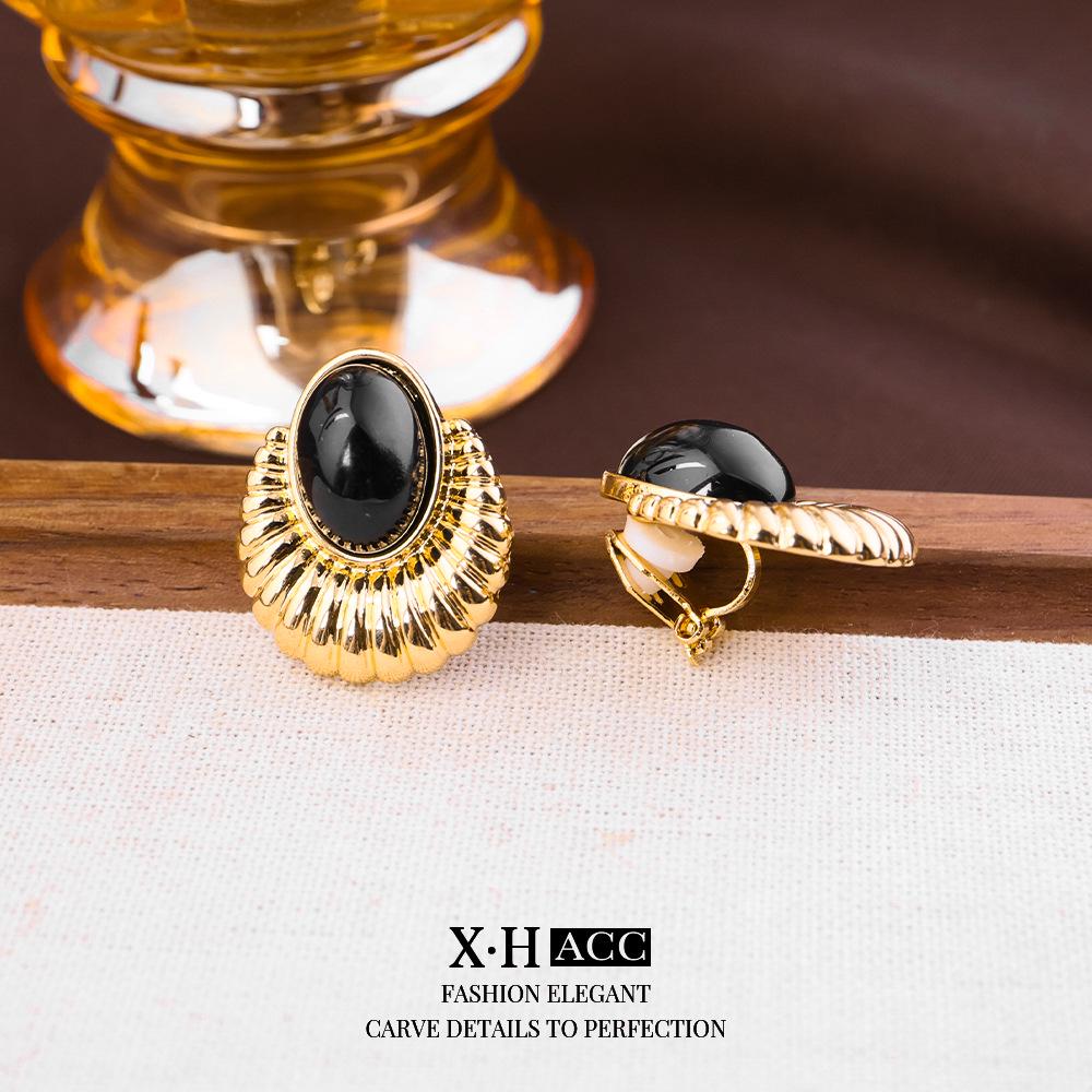Clips de Oreja Triángulo Francés de Alta Gama Sin Perforación - Pendientes Simples, Elegantes, de Estilo Lujoso para Mujer