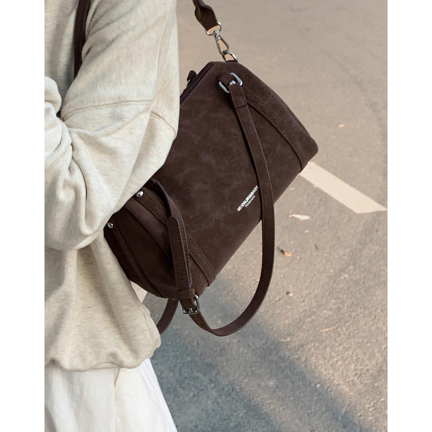 

Retro niche underarm bag women s 2025 new trendy fashion wasteland wind portable pillow bag single shoulder messenger bag No specification кофейный