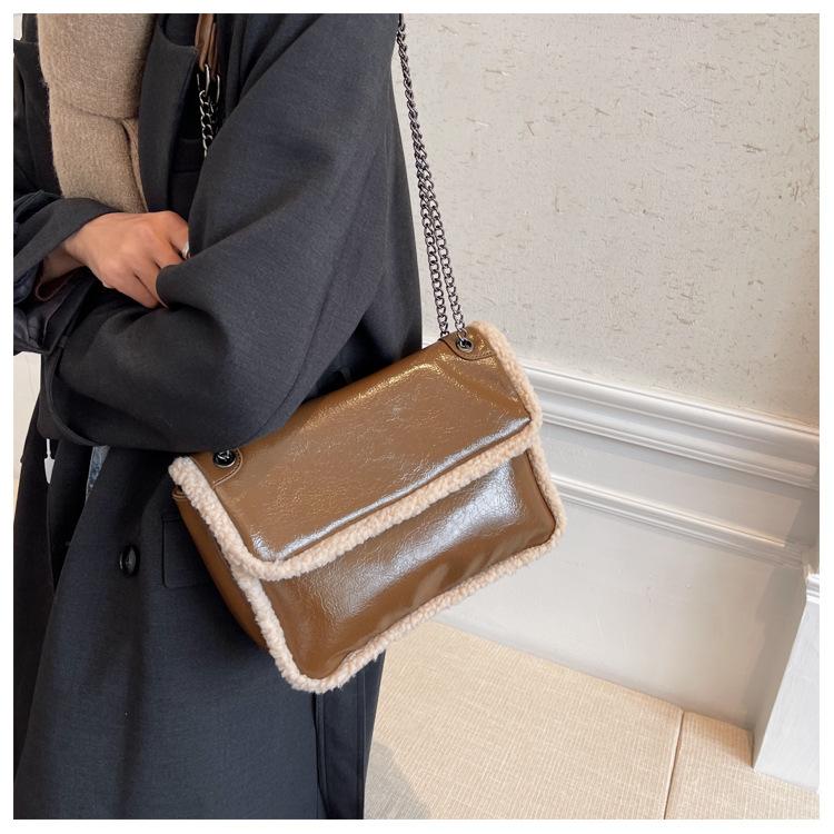2025 neue Herbst- und Winter-Umhängetasche Plüschtextur Damen-Tasche modische Retro-Messenger-Ketten-Schultertasche