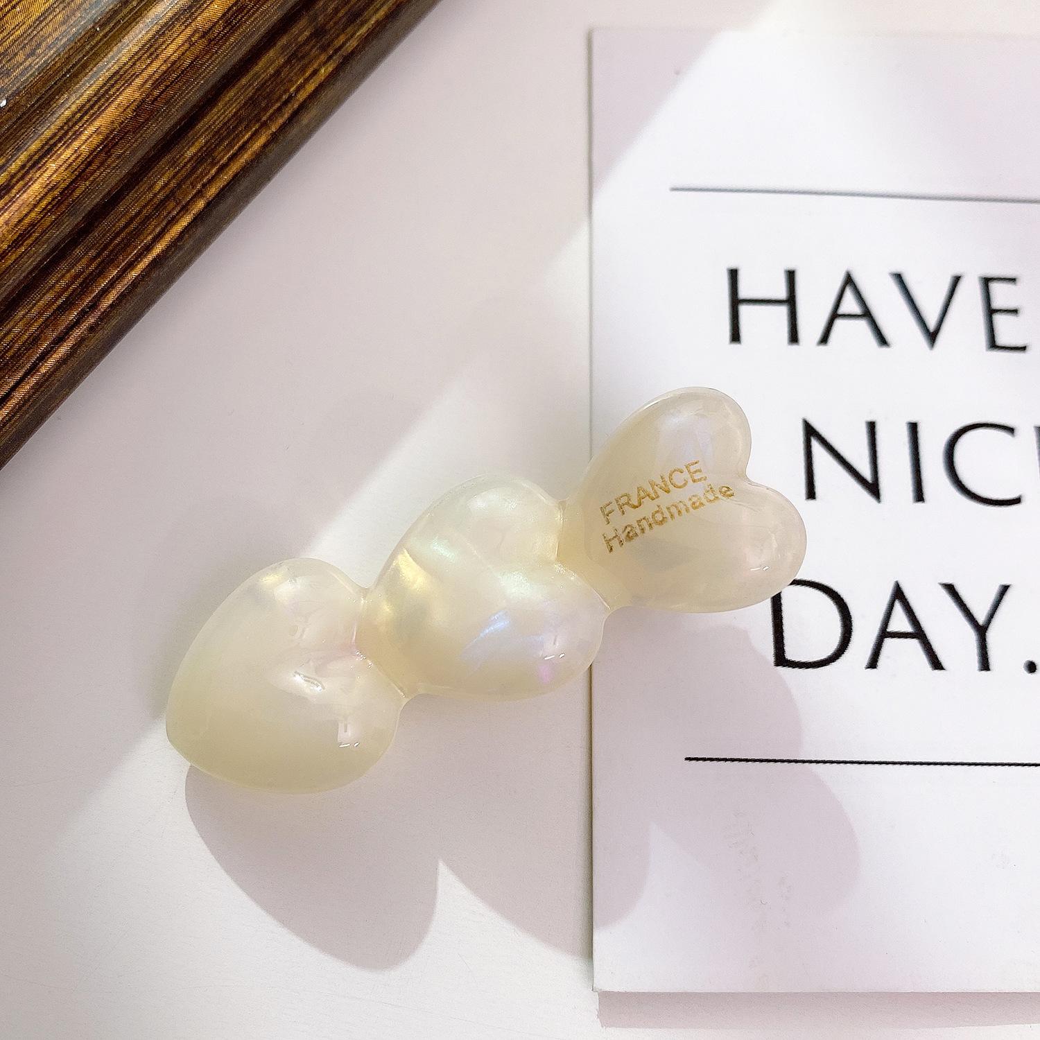 

Heart Shaped Elegant Duckbill Hair Clip For Women In Vibrant Colors And Modern Design Shimmering White