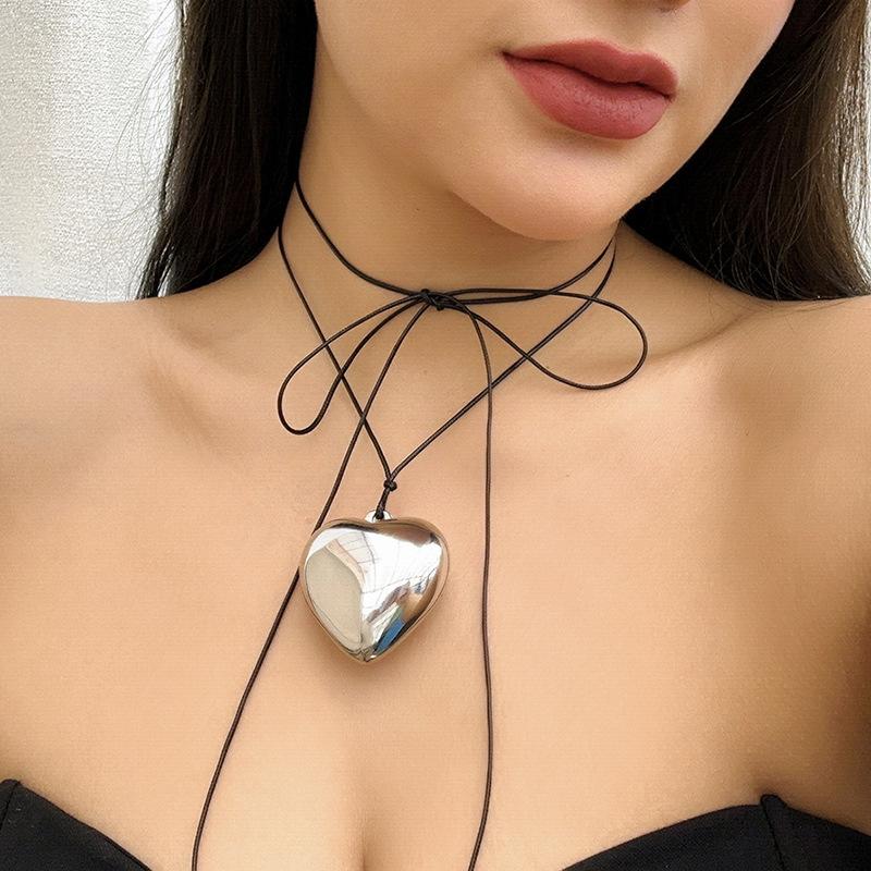 Sweet And Cool Exaggerated Big Love Pendant Necklace, Simple Adjustable Flannel Wax Line Chocke