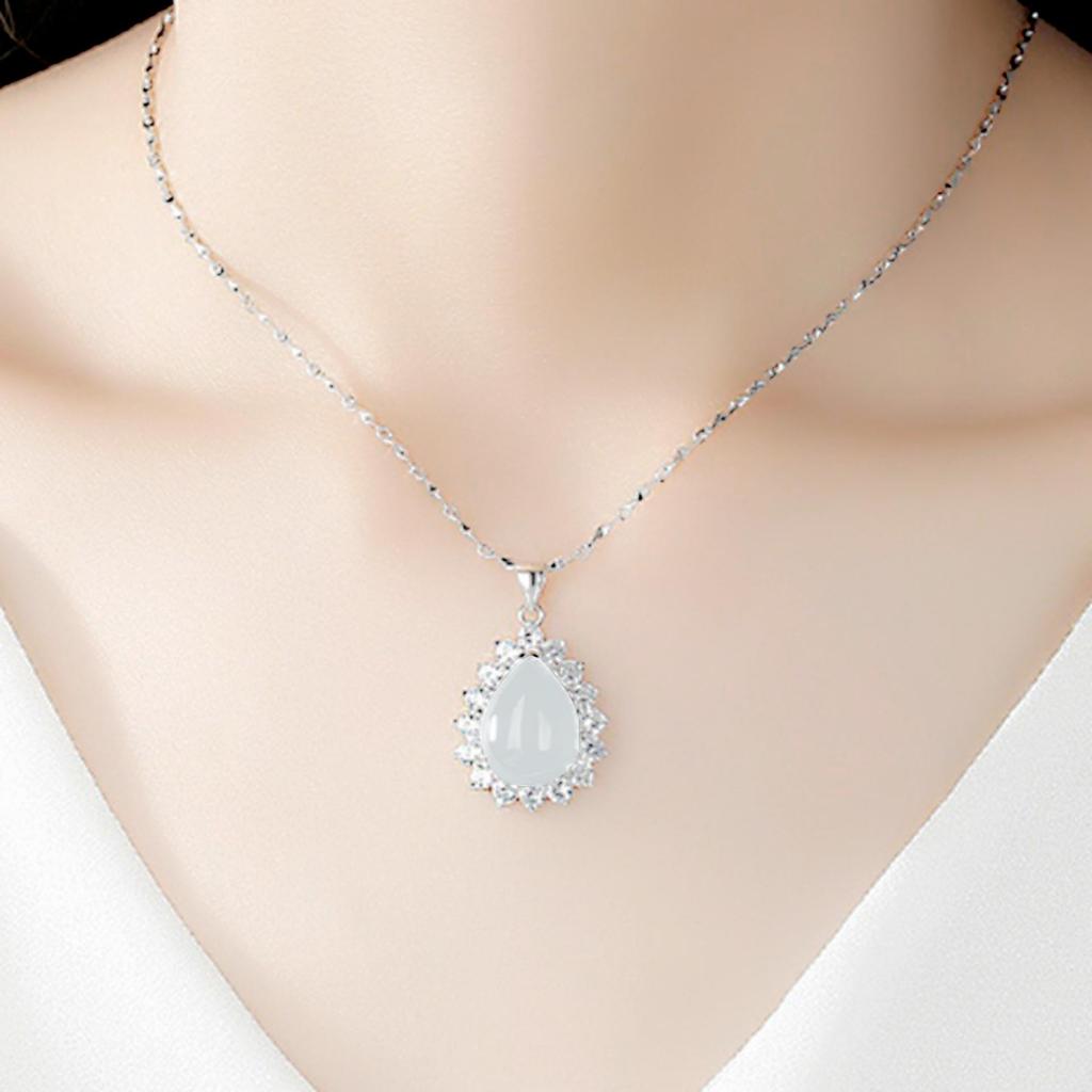Yi Hua Petal Green Jade & Chalcedony Pendant Clavicle Necklace