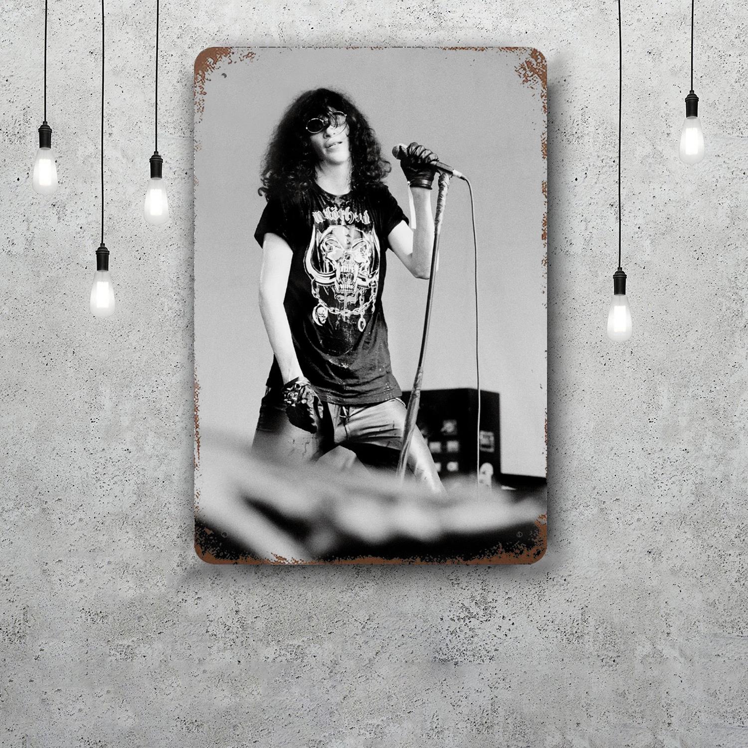 

Joey Ramone Retro Vintage Tin Sign Poster Decorative Plaque Metal Plate Wall Decor 20x30cm（7.8x11.8inch）
