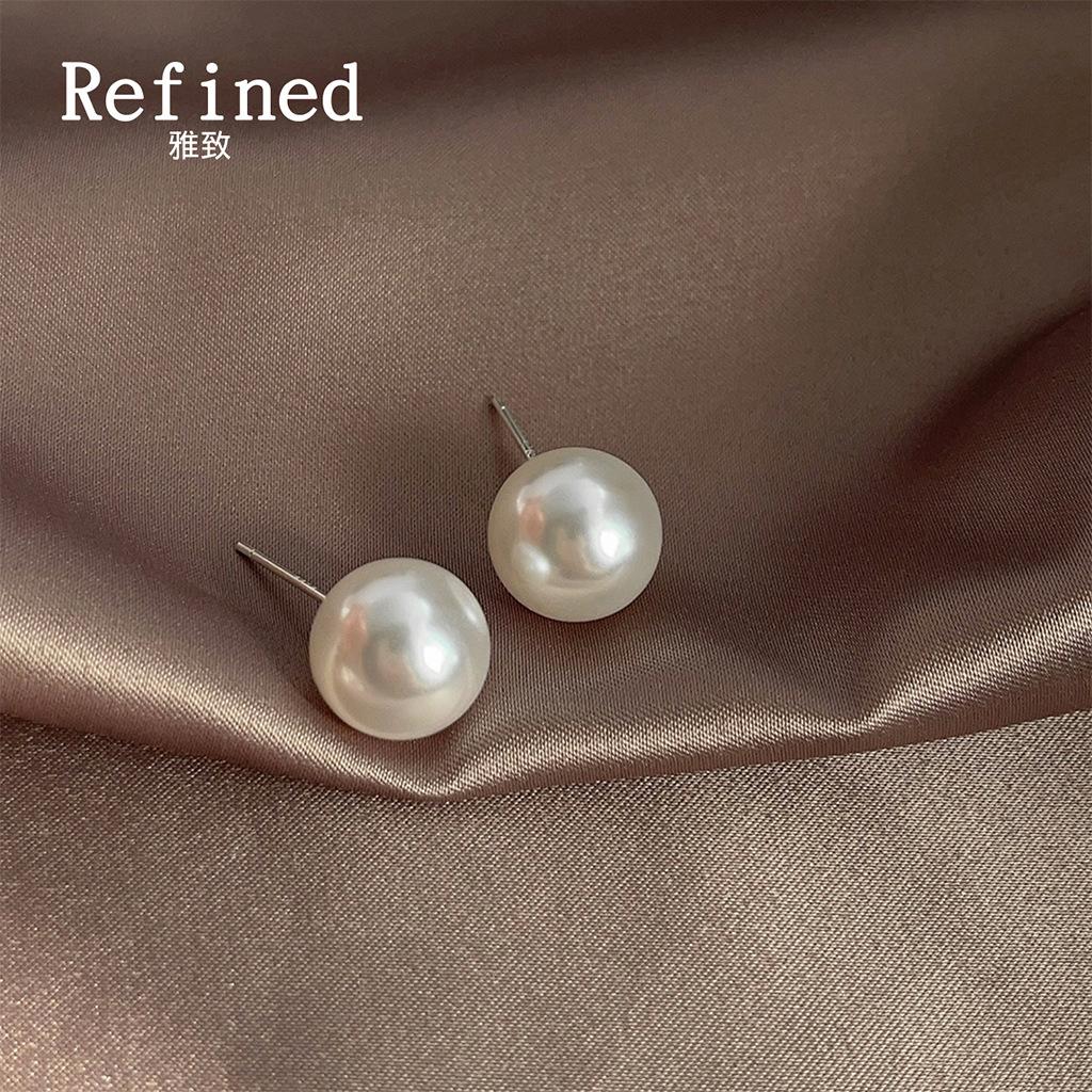 

Simple temperament, geometric resin stud earrings, daily versatility, new earrings, women s niche design accessories