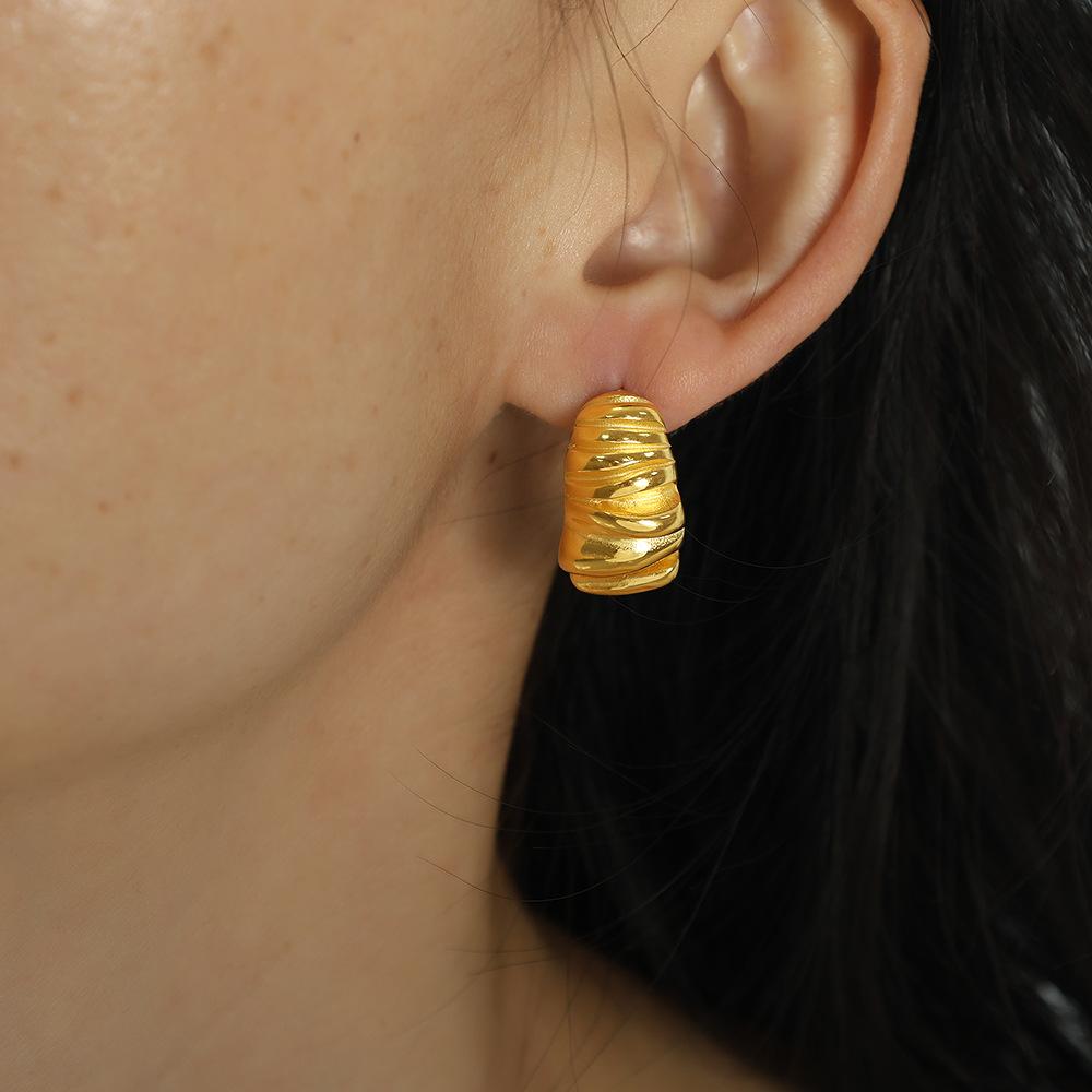 European and American Special-Interest Design Twisted Pleated Croissant Earrings Personality Fashion Trendy Irregular