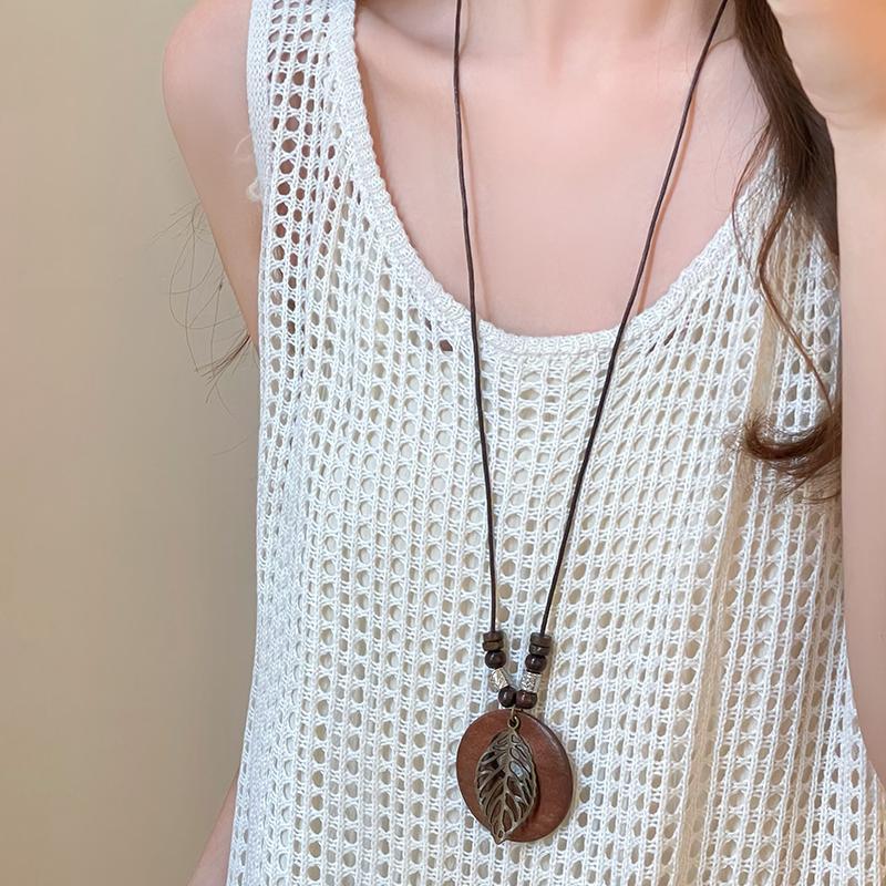 

Boho Wooden Beaded Long Necklace Collar Decoration Female Jewelry Neck Accessories Ethnic Style Handmade Pendant Sweater Chain A1