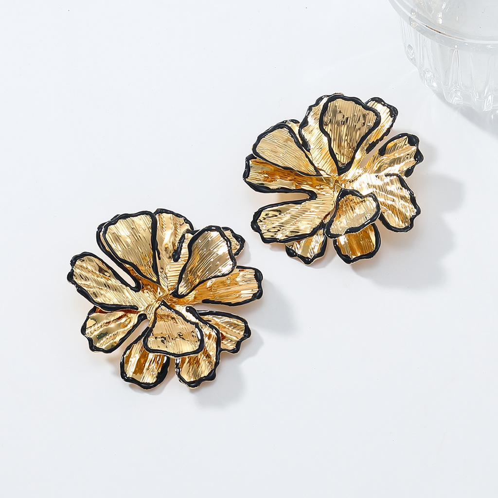 Exaggerated Big-name Personality, Black Edge Metal Feeling, Big Flower Stud Earrings, Dripping Oil, Women's Design Sense