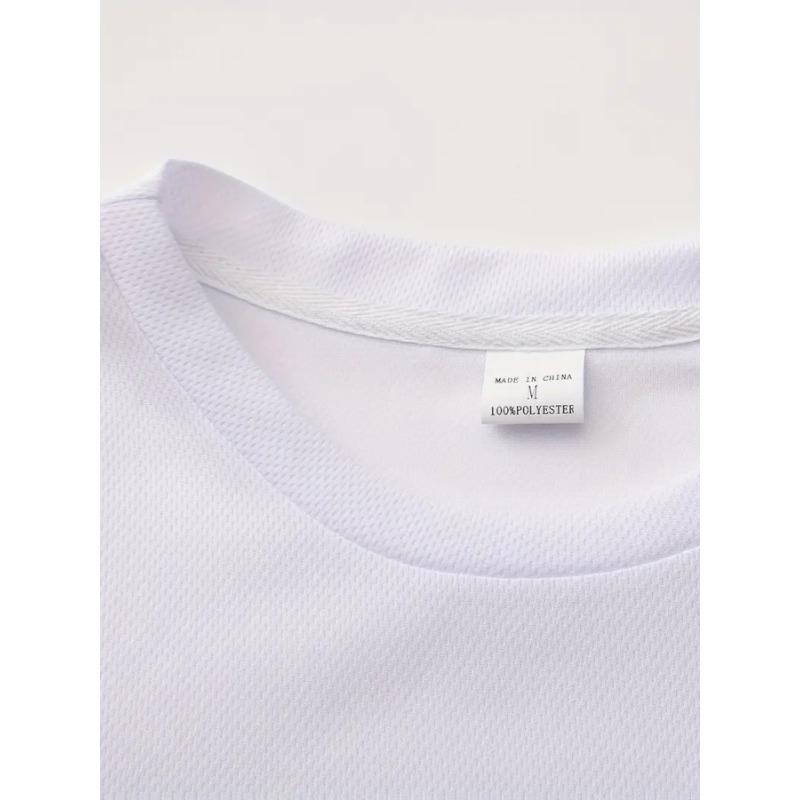 Europäische Größe Herren Dunkelblaues T-Shirt mit Schachfiguren Grafikdesign und Karomuster, Lässiges Outdoor-Taschen-Schwarzhosen-Outfit