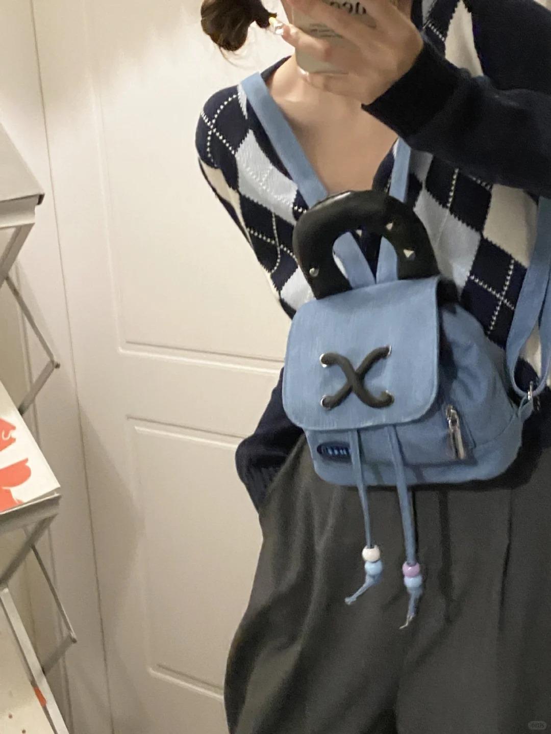 

Korean version of denim cloth shoulder bag women s 2024 new fashion college style backpack contrasting color portable bucket bag темно-синього кольору