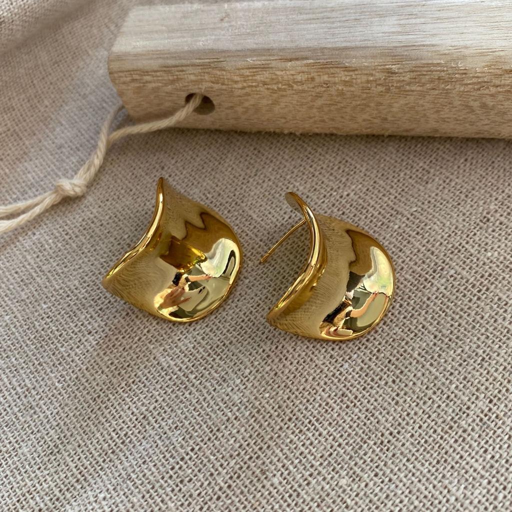 Premium Wind Texture Simple Metal Simple Atmosphere Wide Version Stud Earrings Temperament Cold Wind Fashionable Earrings