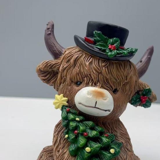 Christmas Highland Cow Figurine Resin Santa Tree Scottish Statue for Xmas Home Garden Kitchen Office Tiered Tray Table Decor