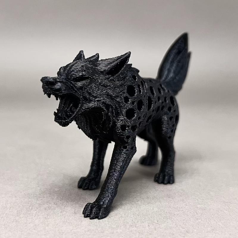 1Pc 3D‑Printed Hollow Wolf Figurine, Lifelike Dark‑Style Ornament, Indoor & Outdoor Decor for Halloween Christmas, Bookshelf Gar