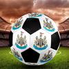 Pallone da Calcio Newcastle United F.C. Colorato Per Tutte le Età Cucito a Macchina PVC Pronto per la Competizione Resistente Alta Resilienza.TAGLIA5