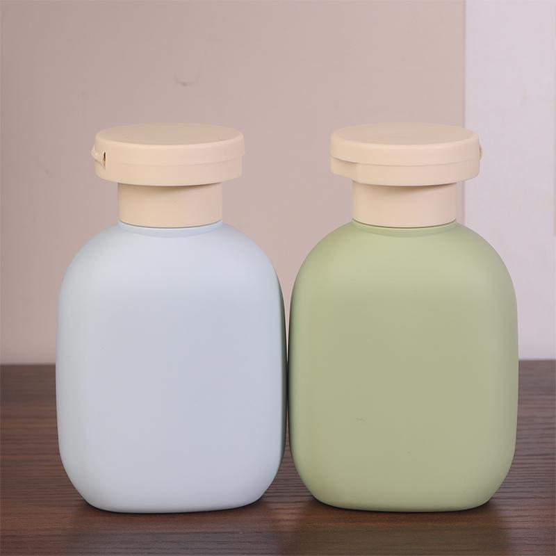 2/4Pc 100ml Refillable Squeeze Bottles with Flip Cap for Travel Reusable Plastic Containers for Lotion Shampoo and Conditioner
