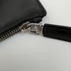 [Gebraucht] Clutch Schwarzes Leder Logo Kreuzschraffur Handtasche Silberne Beschläge - Sehr Gut #1MR3RUN