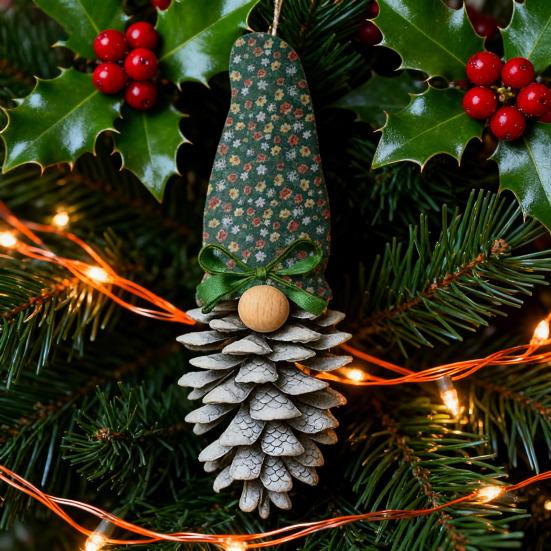 Vánoční ozdoby trpaslíka z borové šišky, ručně vyráběné, podzimní, zimní, na Díkůvzdání, soška trpaslíka z borové šišky, na krb, patrový tác, polici, stolní dekorace