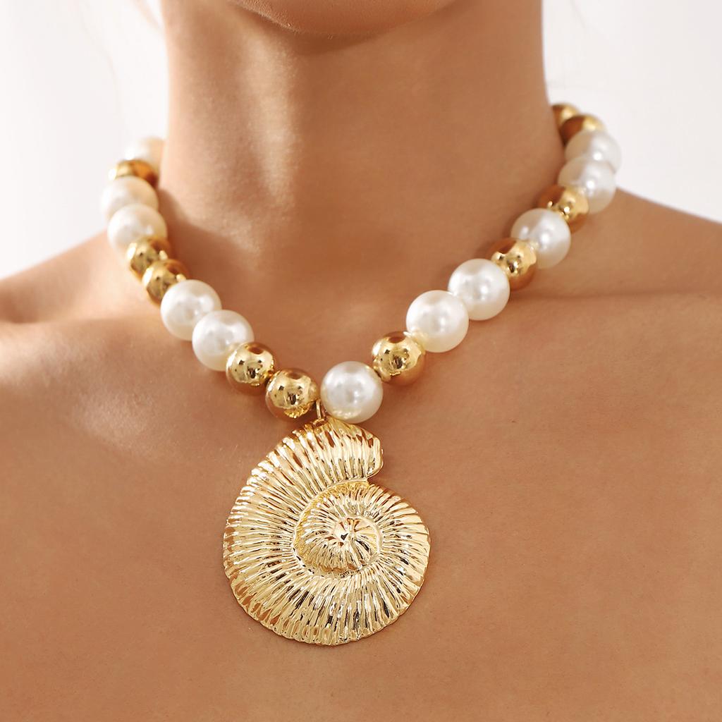 Tooxika Exaggerated Hollowed Out Conch Pendant Necklace Fashion Round Beads Mixed Colour Imitation Pearl Necklace
