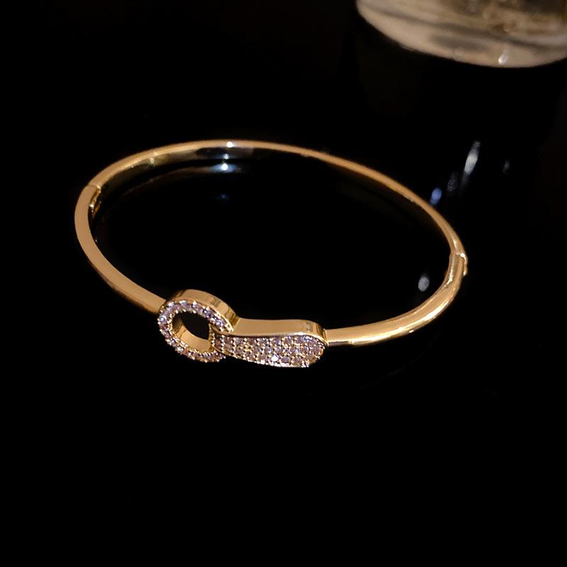 

Gold-Plated Zirconia Cross Open Bangle - Elegant High-End Fashion Bracelet