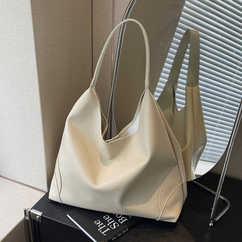 Simple and fashionable underarm bag women's new autumn and winter commuting large-capacity tote bag casual pleated women's bag