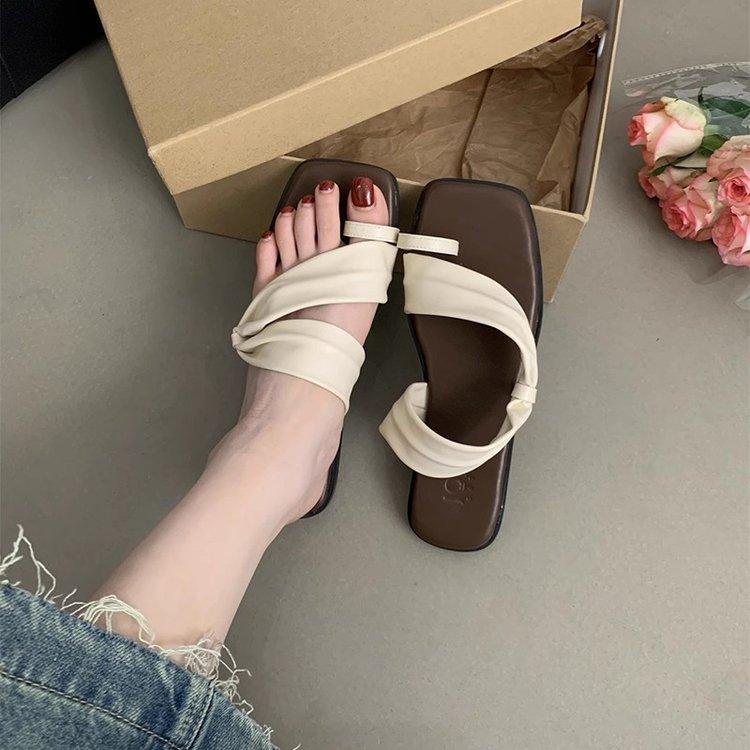 

[Youshilai] Cool slippers women s outerwear 2025 new toe one-word drag flat-bottomed pleated beach slippers 40