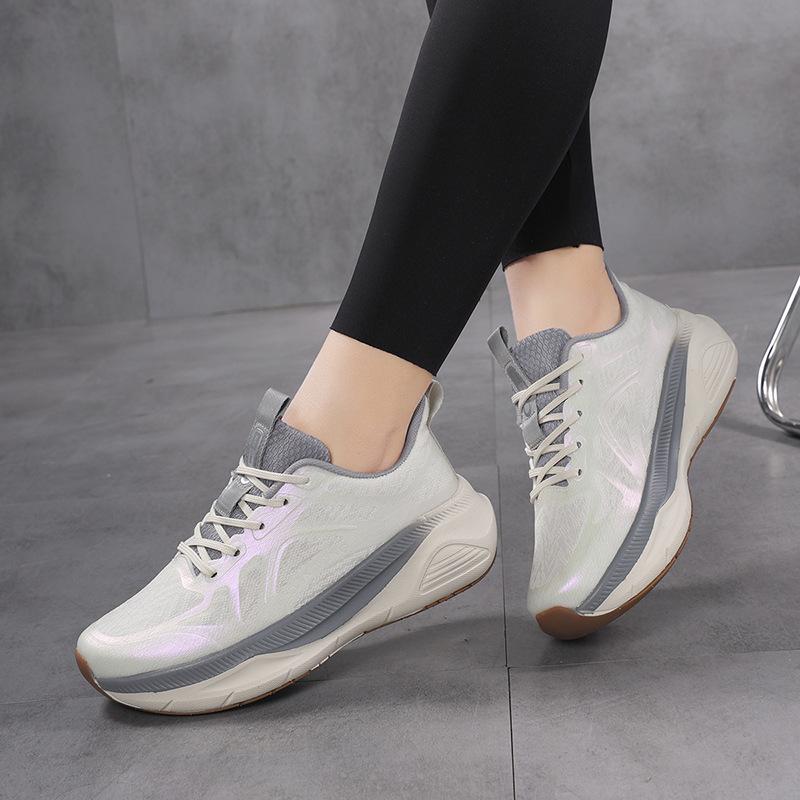 Autumn new couple men's breathable mesh shoes outdoor leisure running travel flying weaving sports women's trend thick sole