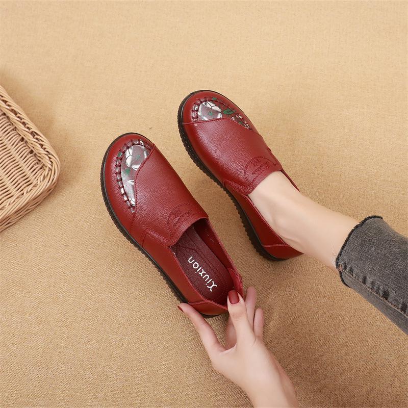 2023 Genuine Cowhide Leather Comfort Shoes for Moms - Spring & Autumn Non-Slip Flat Soles