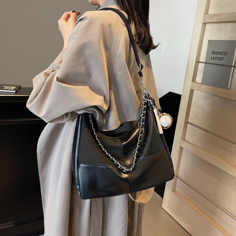 2025 new simple single shoulder oblique span bag to work commuter women's bag fashionable and casual large-capacity tote bag women