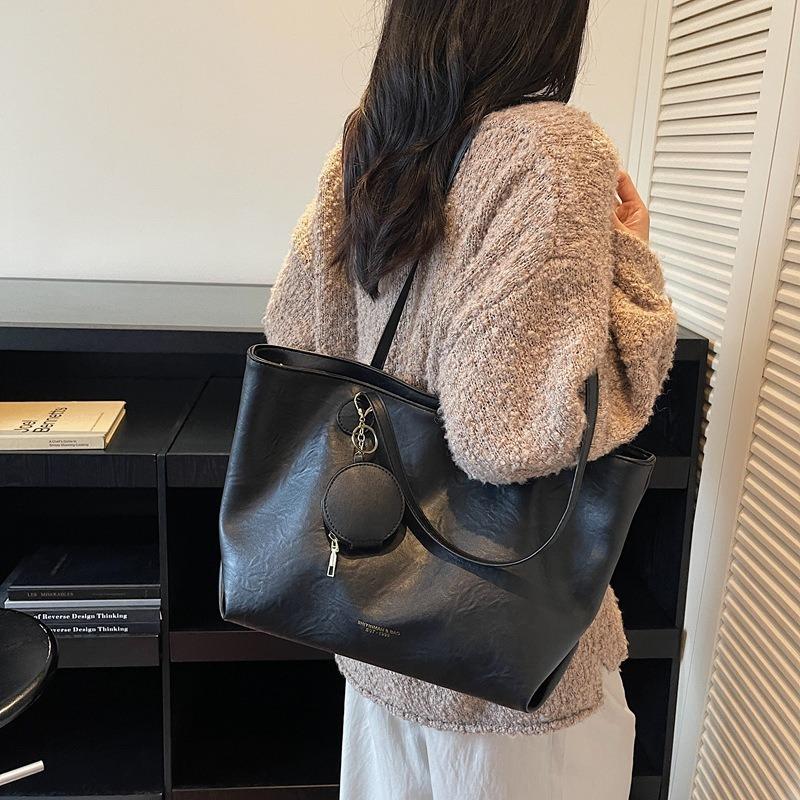 Large-capacity Bag Women's Autumn and Winter New Versatile Shoulder Retro Bag Texture Commuter Tote Bag