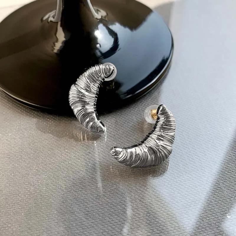 

Exaggerated Metal Croissant Stud Earrings For Women Vintage Gold Color C-Shape Twisted Huggie Earrings Zircon 2026 Trendy