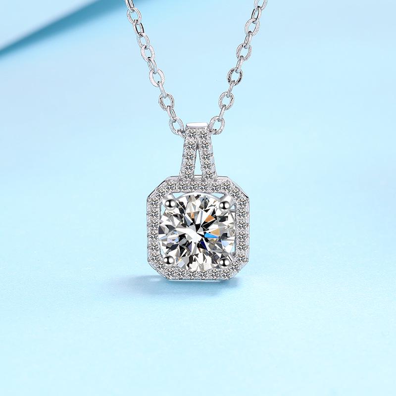 Princess Square Pendant Necklace: Diamond-Studded Clavicle Chain for Women's Fashion, Simple Japanese and Korean Jewelry.