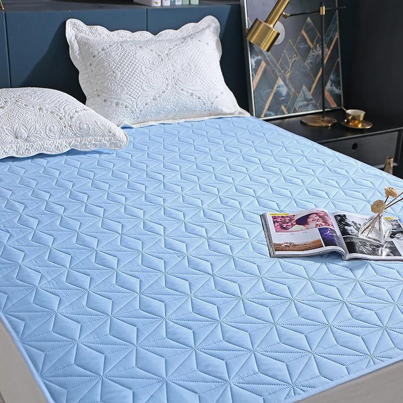 Waterproof Mattress Protector Mattress Pad Breathable Noiseless Mattress Cover Pad with 4 Elastic Corner Straps Fits Up To 40 Cm Deep