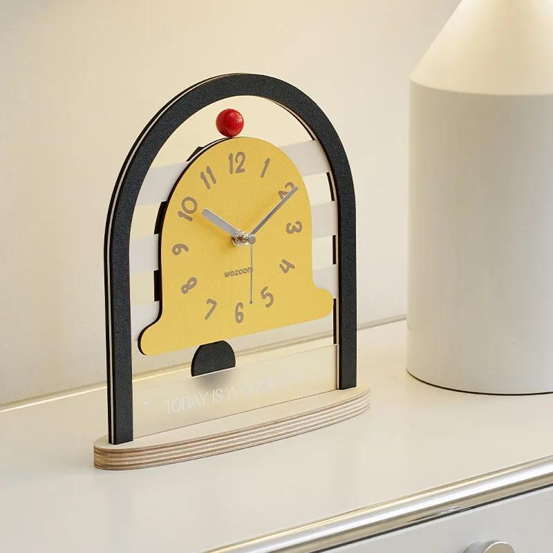 Creative arched retro-style wall clock - Personalized silent desk clock for study rooms, bedrooms, dormitories, and home decorat